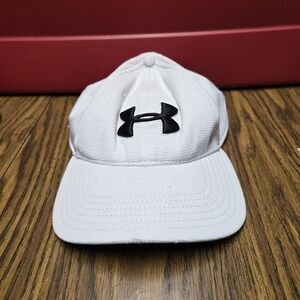 Unisex Under Armour Fitted Cap.